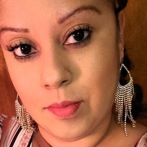 Meet your Posher, Claudia